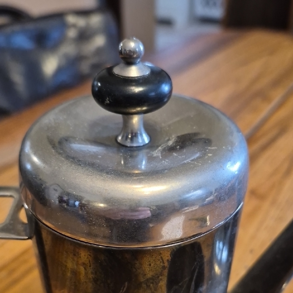 Elegant Silver Tea Set - Picture 2 of 4